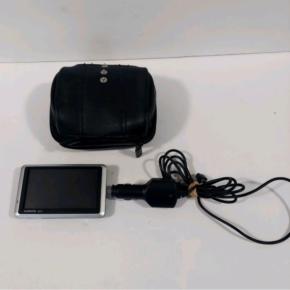 Garmin Nuvi 1300 GPS Slim Driving Navigator Maps 3.4" Touchscreen Case & Charger